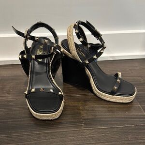 Valentino Garavani Rockstud
Espadrille Sandal like new size 36